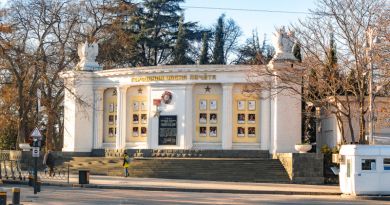 Экскурсии в `Доска почета на площади Нахимова` из Партенита